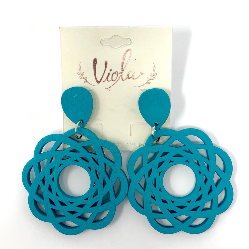 🍃Flower Filigree Wood Earrings in Turquoise - Picture 4 of 5